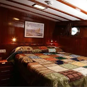Bateau-hôtel Tersane Iv Vincitore 4 Di Bruno Barbieri, Palerme